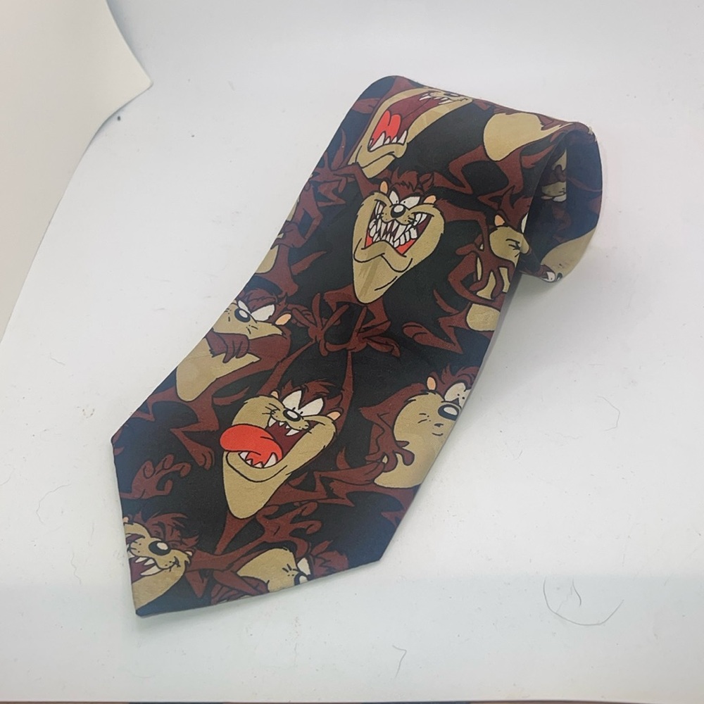 Looney Tunes Mania Tasmanian Devil men’s tie. 100% polyester.